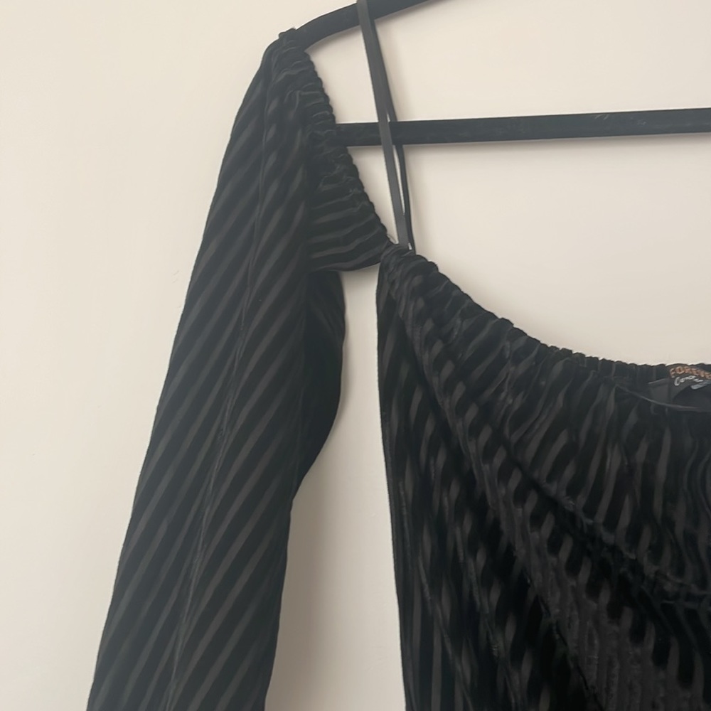 Forever 21 velvet ribbed off the shoulder bodysuit NWT - Picture 2 of 4